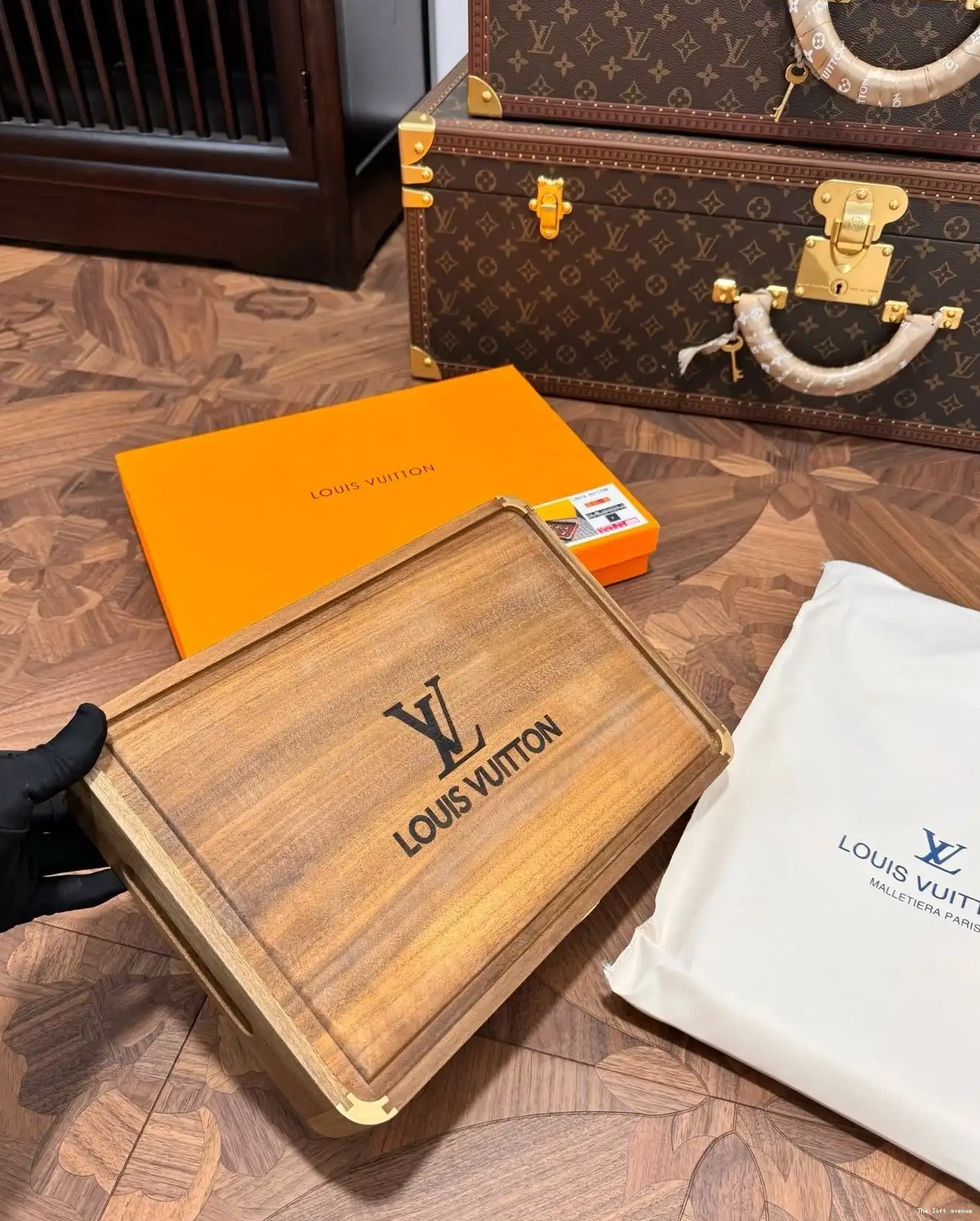 CUSTOM LV SERVING TRAY 0509